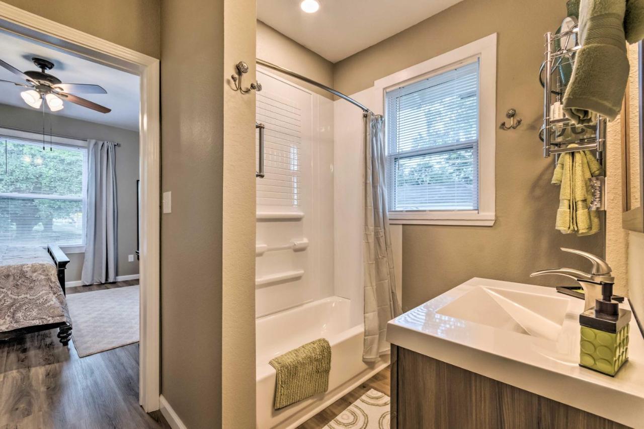 Remodeled Downtown Hot Springs Home With Porch Bagian luar foto