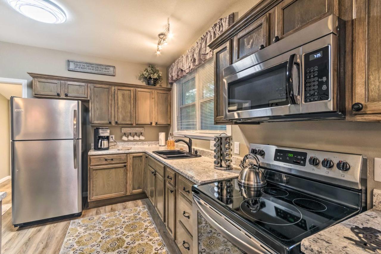 Remodeled Downtown Hot Springs Home With Porch Bagian luar foto